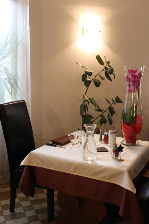 Logis Hotel Restaurant De La Dore Vertolaye Eksteriør billede