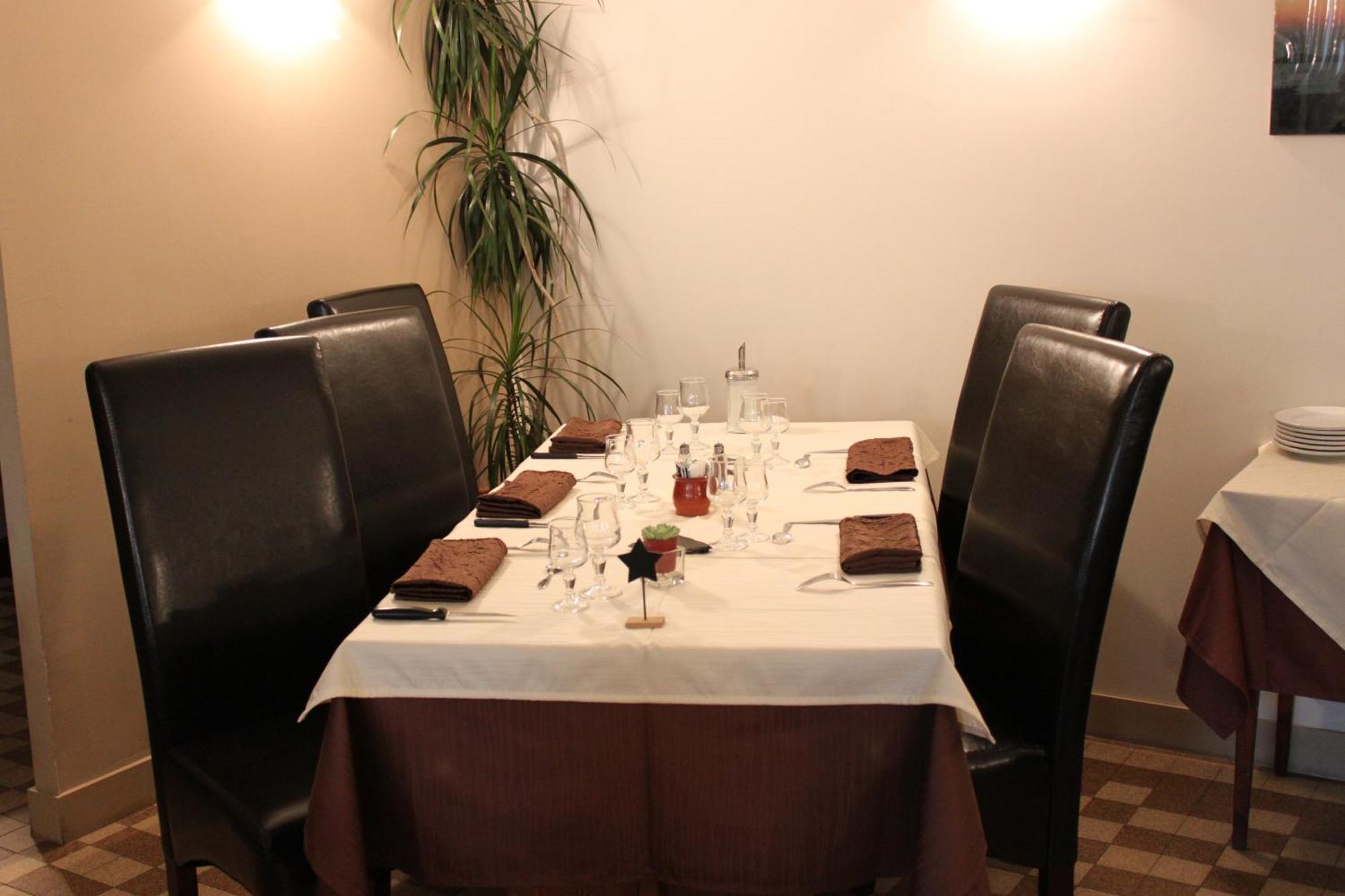 Logis Hotel Restaurant De La Dore Vertolaye Eksteriør billede
