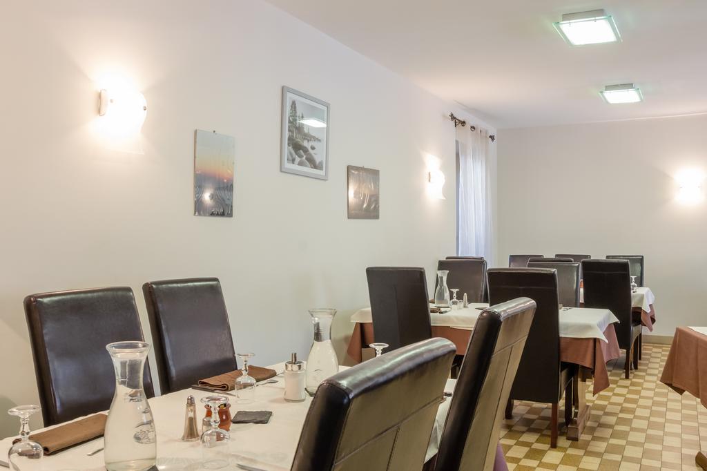 Logis Hotel Restaurant De La Dore Vertolaye Eksteriør billede