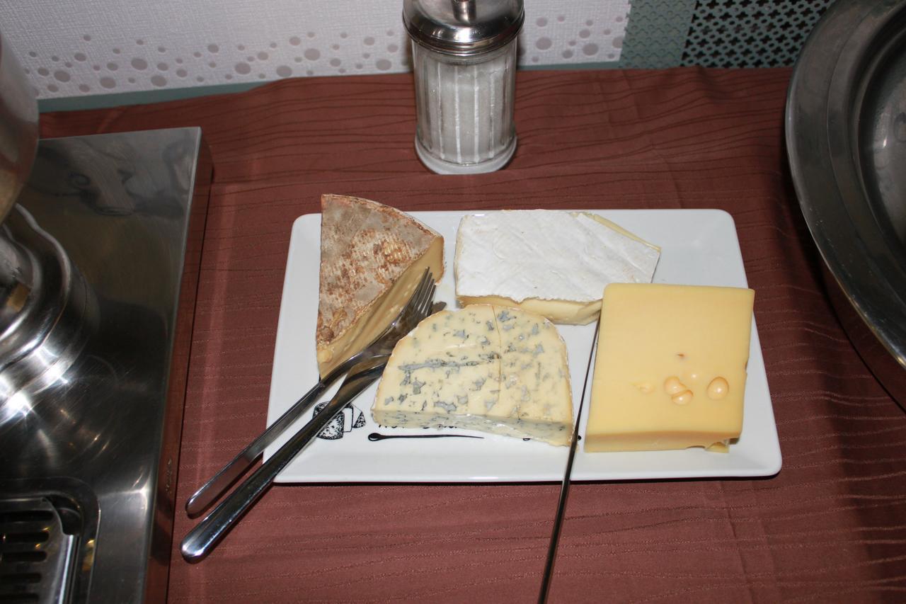 Logis Hotel Restaurant De La Dore Vertolaye Eksteriør billede
