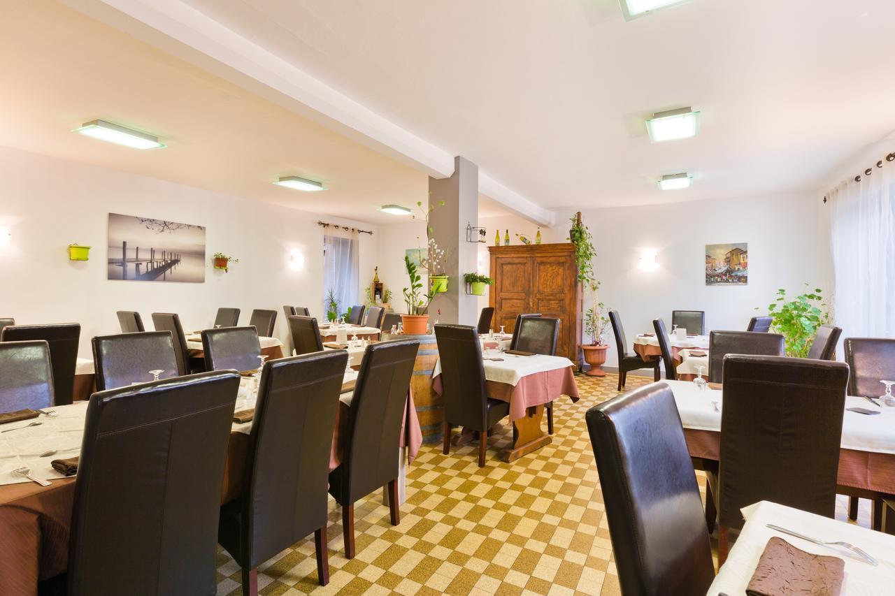 Logis Hotel Restaurant De La Dore Vertolaye Eksteriør billede